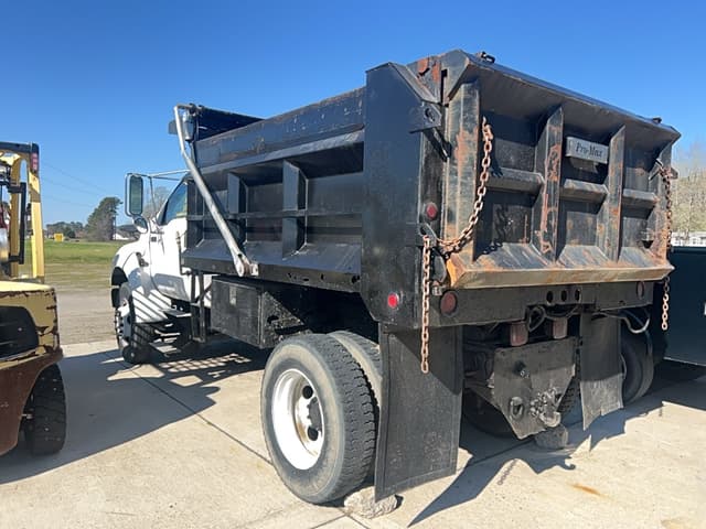 Image of Ford F-750 equipment image 4