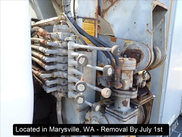 Image of Ford F-750 equipment image 4