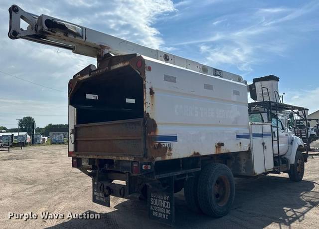 Image of Ford F-750 equipment image 4