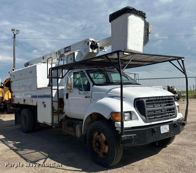 Image of Ford F-750 equipment image 2