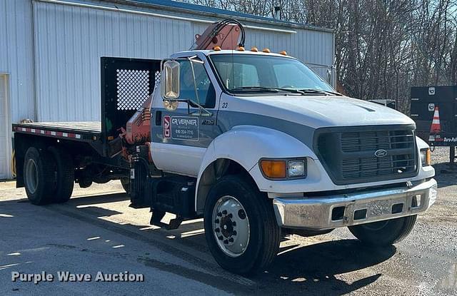 Image of Ford F-750 equipment image 2