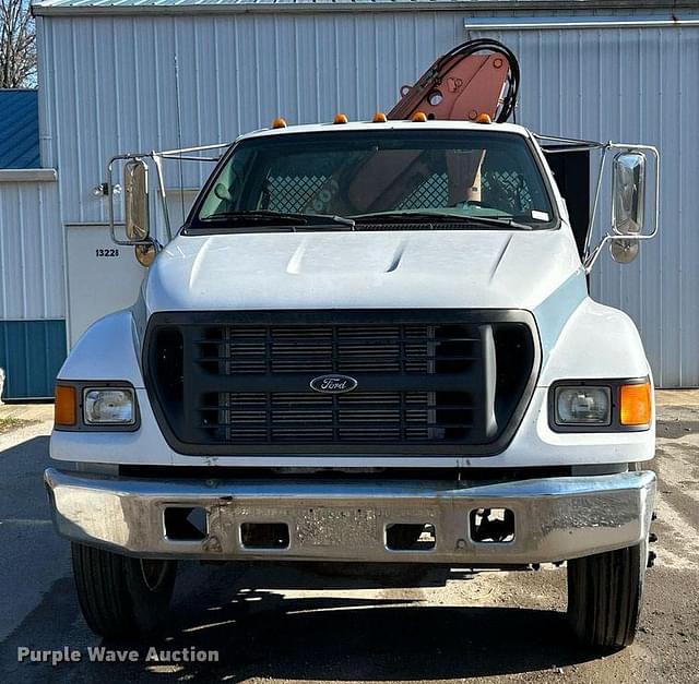 Image of Ford F-750 equipment image 1