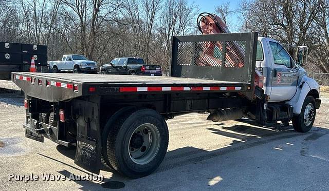 Image of Ford F-750 equipment image 4