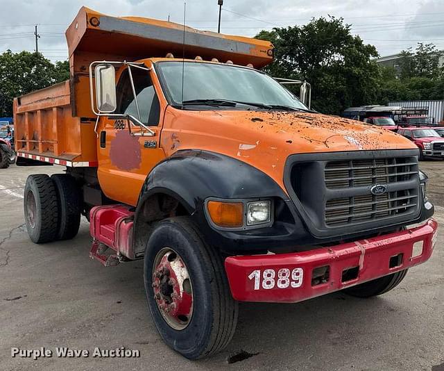 Image of Ford F-750 equipment image 2