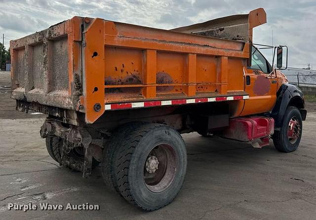 Image of Ford F-750 equipment image 4