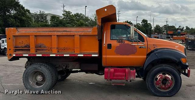 Image of Ford F-750 equipment image 3
