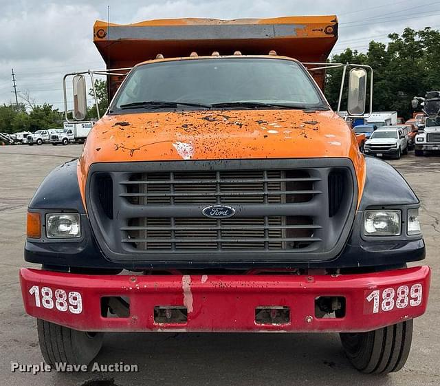 Image of Ford F-750 equipment image 1