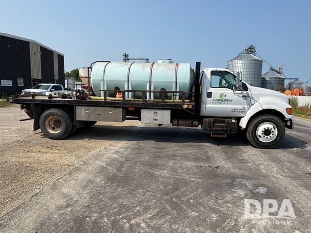 Image of Ford F-750 equipment image 3