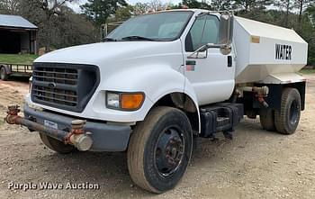 2001 Ford F-750 Equipment Image0