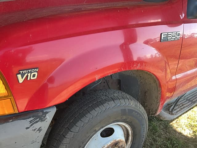 Image of Ford F-350 equipment image 3