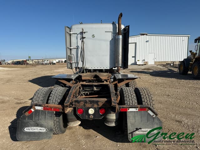 Image of Freightliner C120 equipment image 3