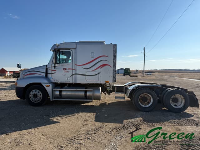 Image of Freightliner C120 equipment image 1