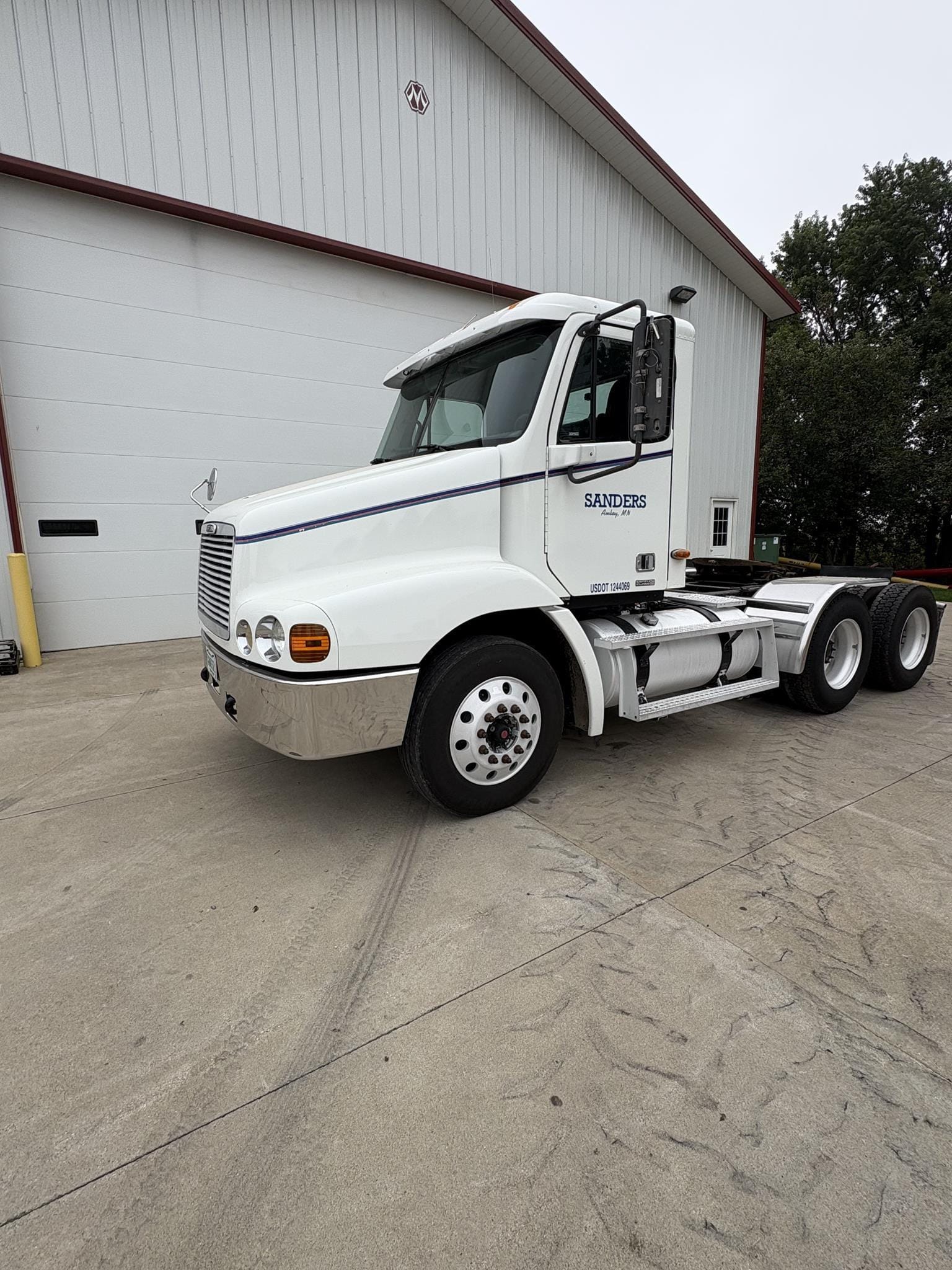 2001 Freightliner Century 112 Equipment Image0