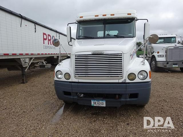 Image of Freightliner Century Class equipment image 3