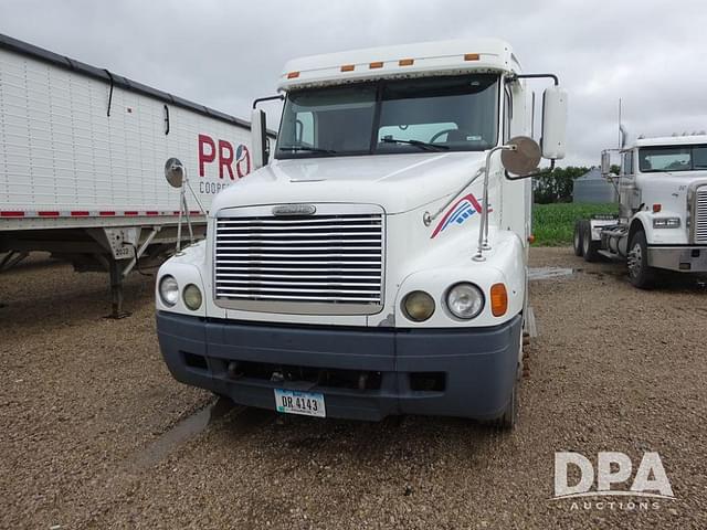 Image of Freightliner Century Class equipment image 2