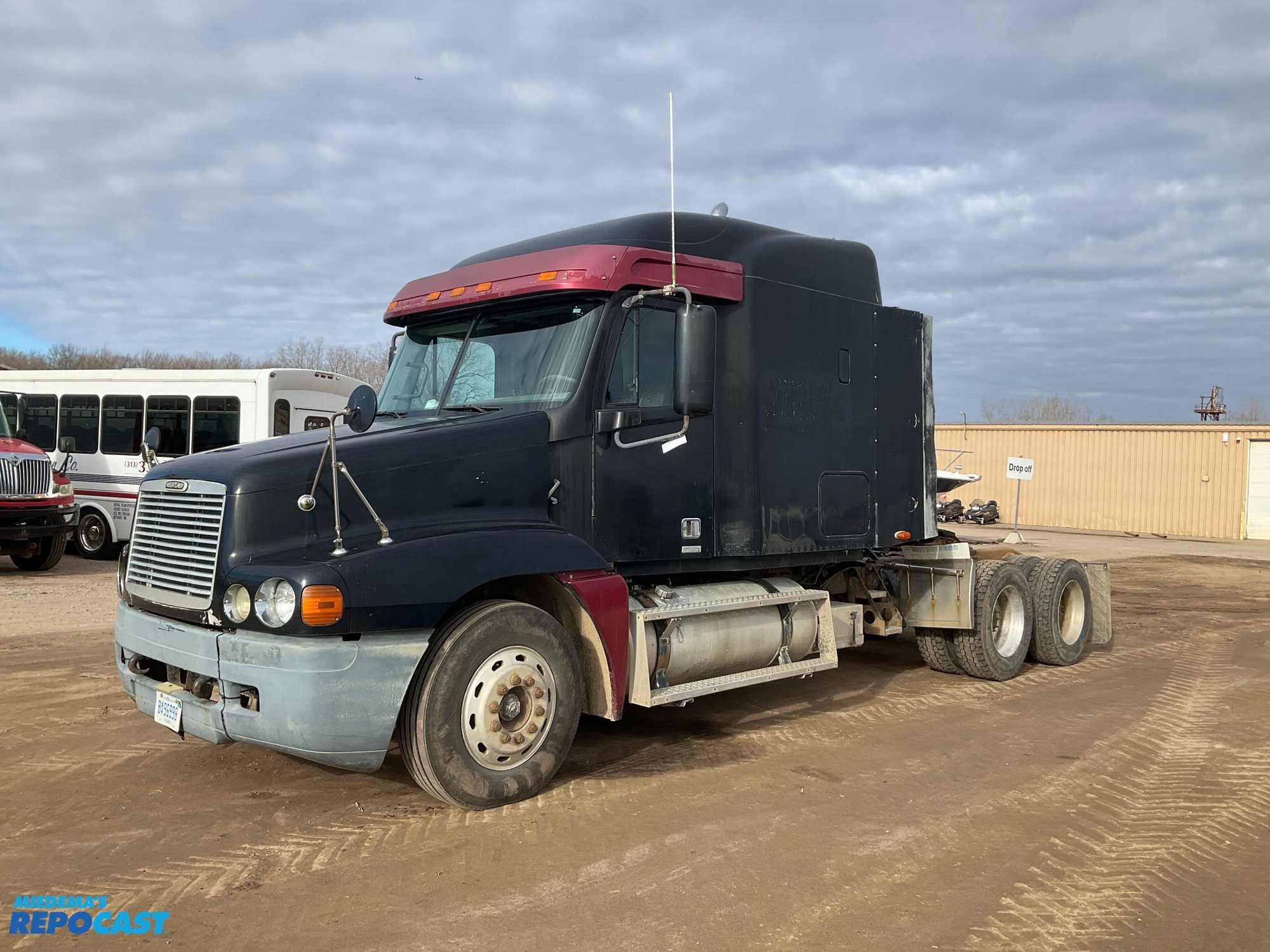 Main image Freightliner Century Class