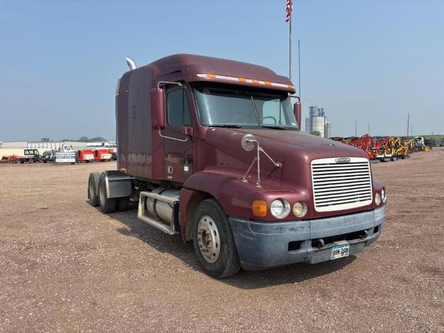 Image of Freightliner Century Class equipment image 1