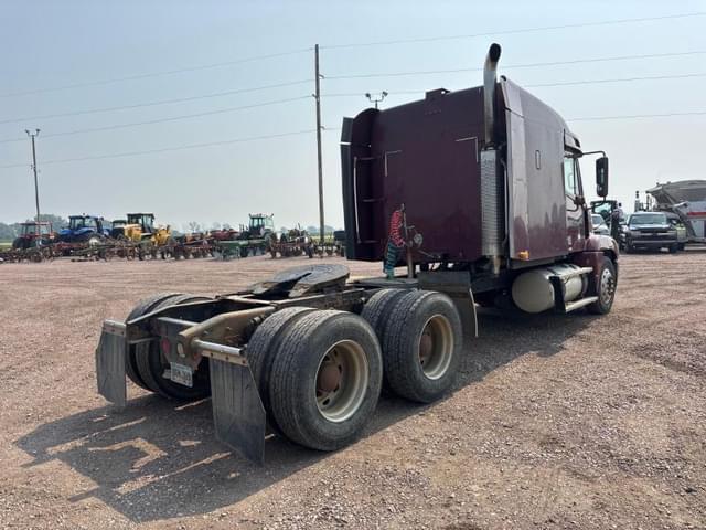 Image of Freightliner Century Class equipment image 2