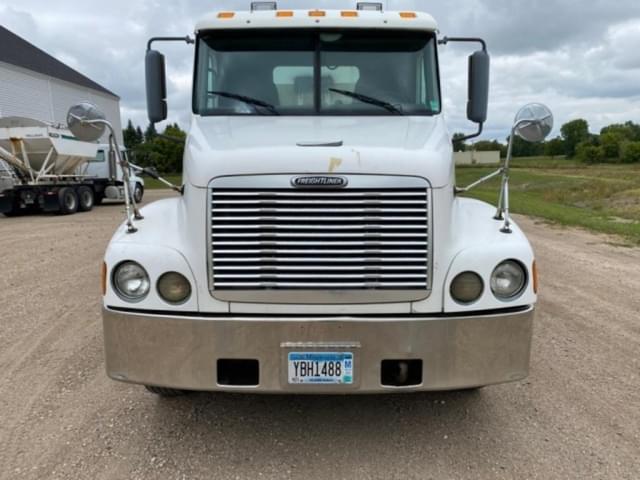 Image of Freightliner Century Class equipment image 1