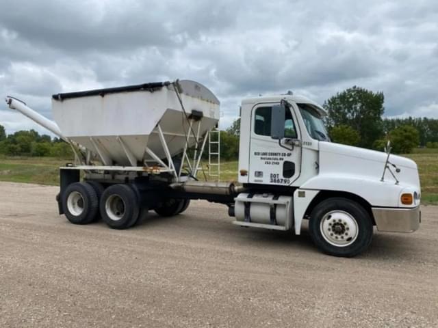 Image of Freightliner Century Class equipment image 4