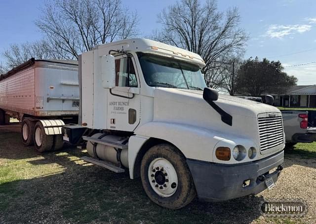 Image of Freightliner Century Class equipment image 1