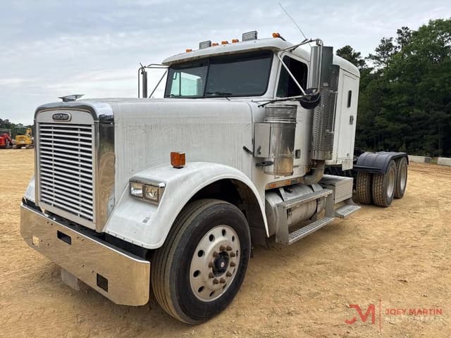 Image of Freightliner Classic equipment image 3