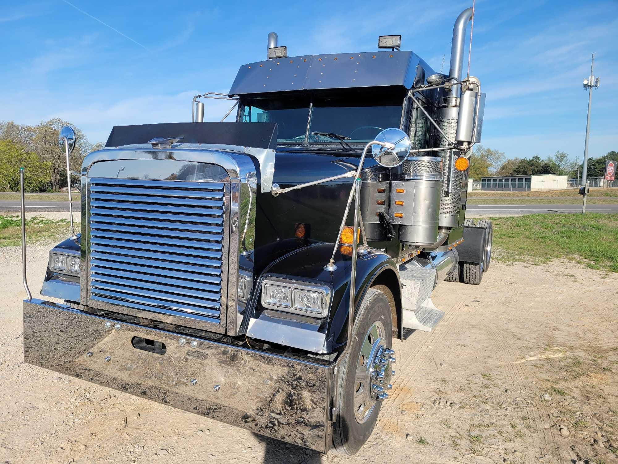 Main image Freightliner Classic XL