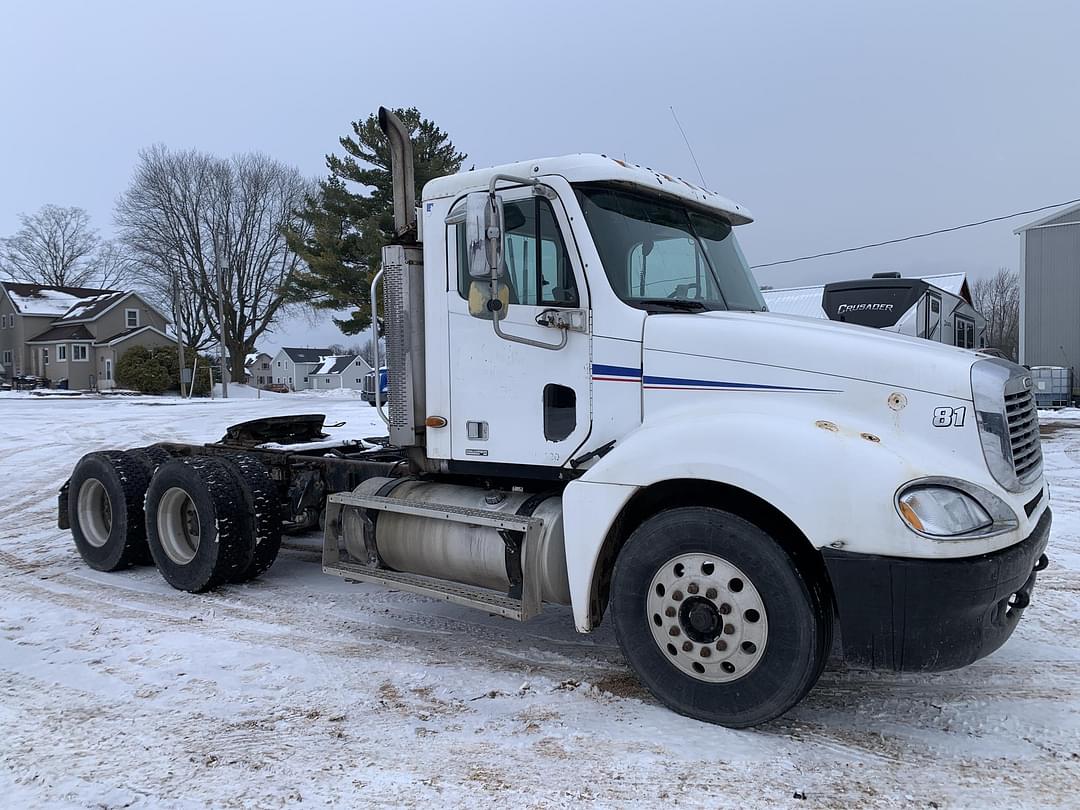 Image of Freightliner Columbia 120 Primary image