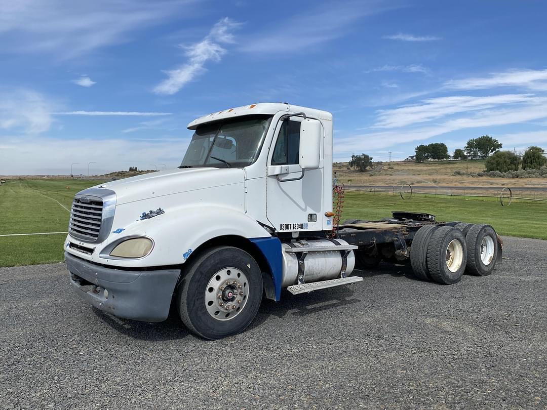 Image of Freightliner Columbia 120 Primary image