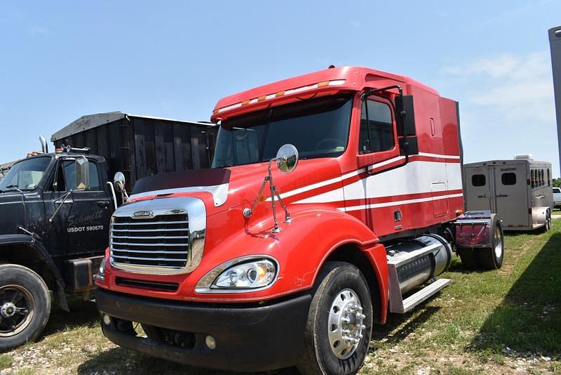 Image of Freightliner Columbia Primary image