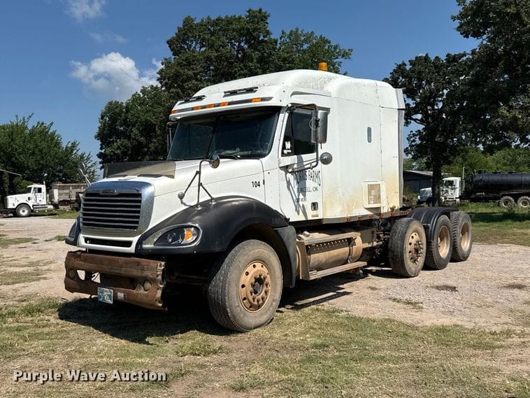 2001 Freightliner Columbia Equipment Image0