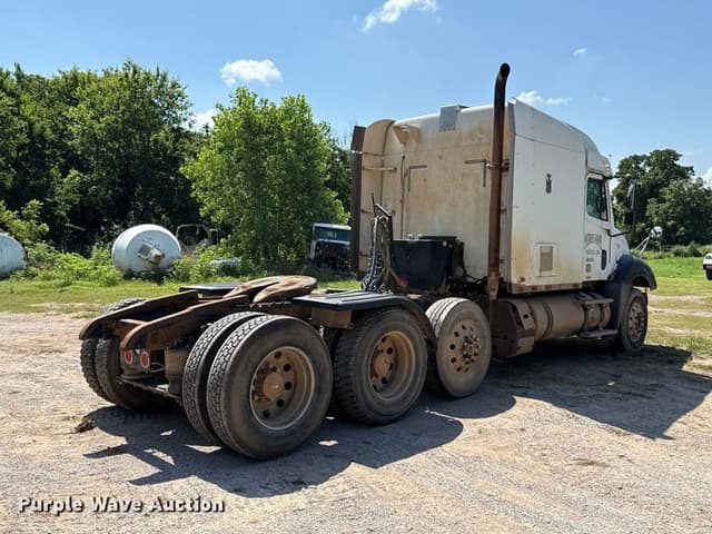 Image of Freightliner Columbia equipment image 4