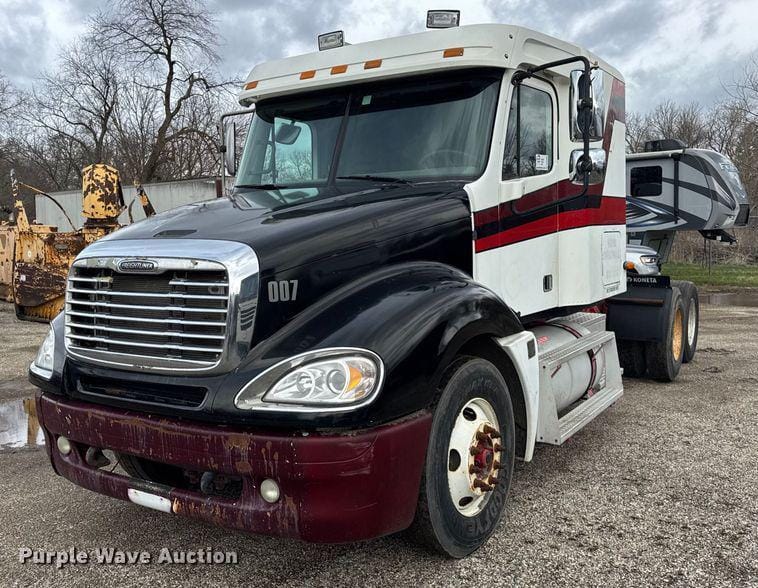 Main image Freightliner Columbia