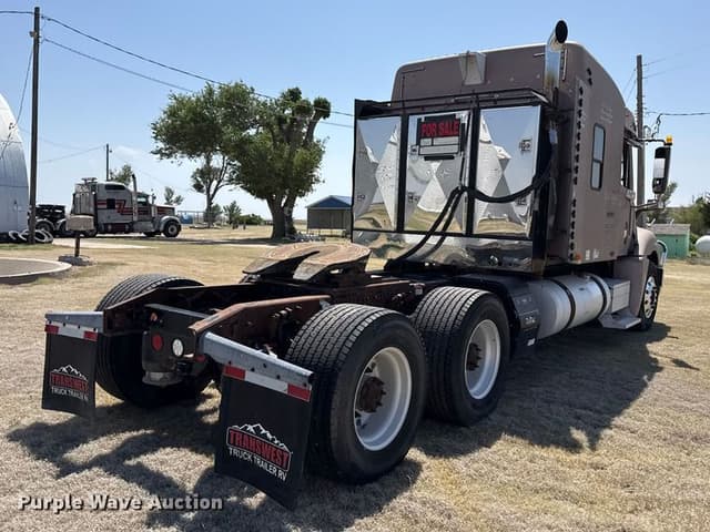 Image of Freightliner Columbia equipment image 4