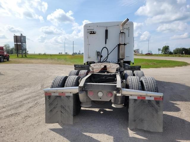 Image of Freightliner Columbia equipment image 4