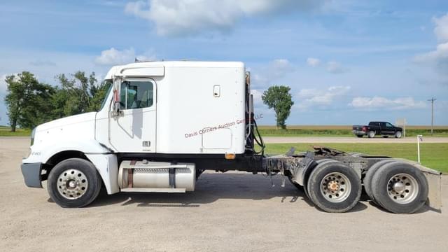 Image of Freightliner Columbia equipment image 1