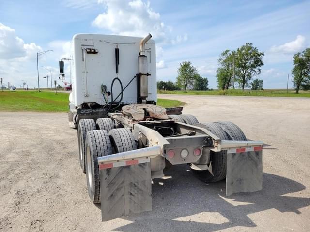 Image of Freightliner Columbia equipment image 3
