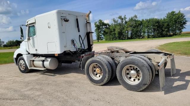 Image of Freightliner Columbia equipment image 2