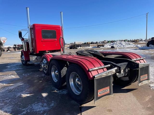 Image of Freightliner FLD132 Classic XL equipment image 1