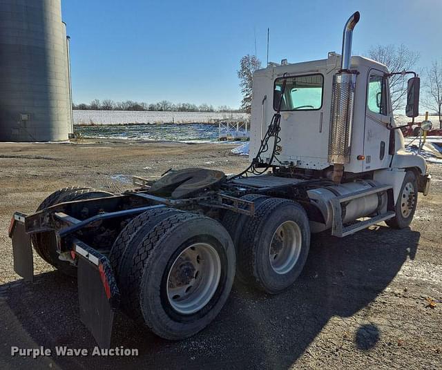 Image of Freightliner CST120 equipment image 4