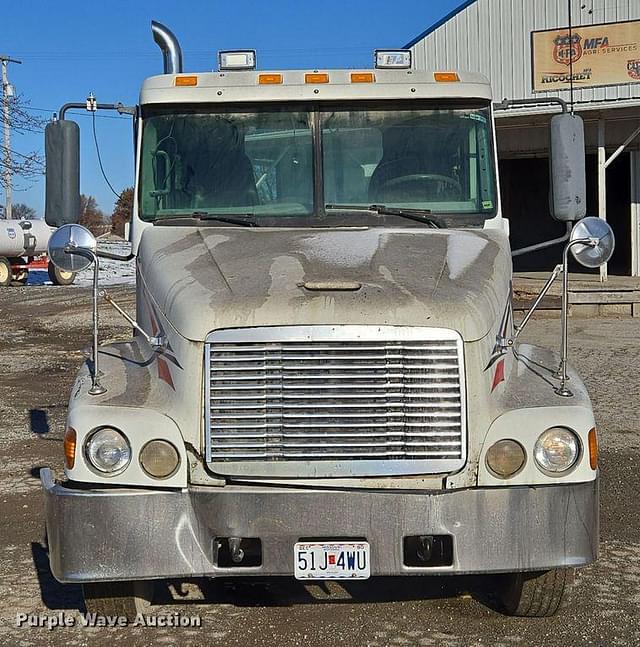 Image of Freightliner CST120 equipment image 1