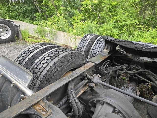 Image of Freightliner CST120 equipment image 4