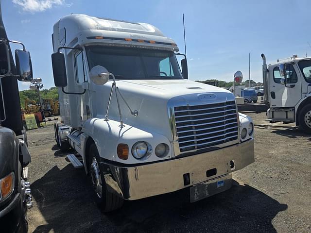 Image of Freightliner CST120 equipment image 3