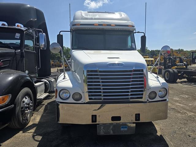 Image of Freightliner CST120 equipment image 2