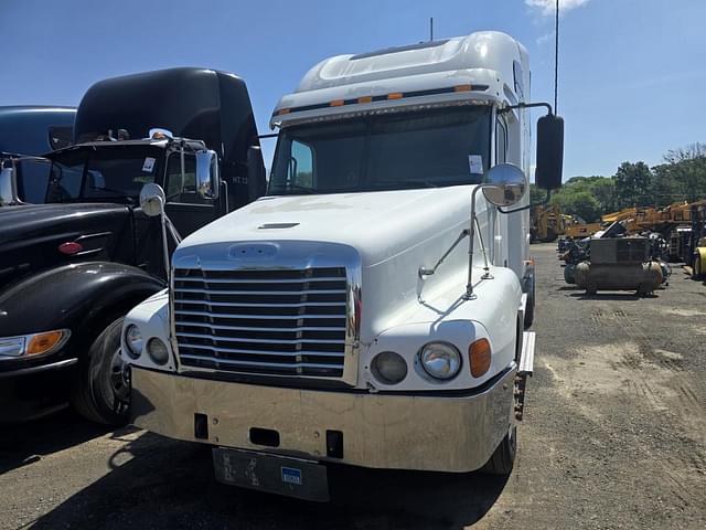 Image of Freightliner CST120 equipment image 1