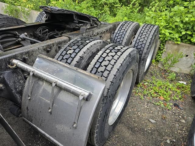 Image of Freightliner CST120 equipment image 3