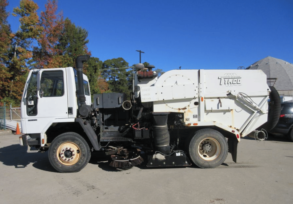 2001 Freightliner FC70 Equipment Image0