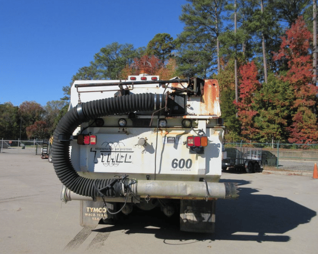 Image of Freightliner FC70 equipment image 1