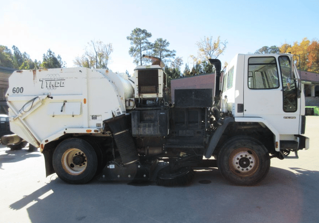 Image of Freightliner FC70 equipment image 2