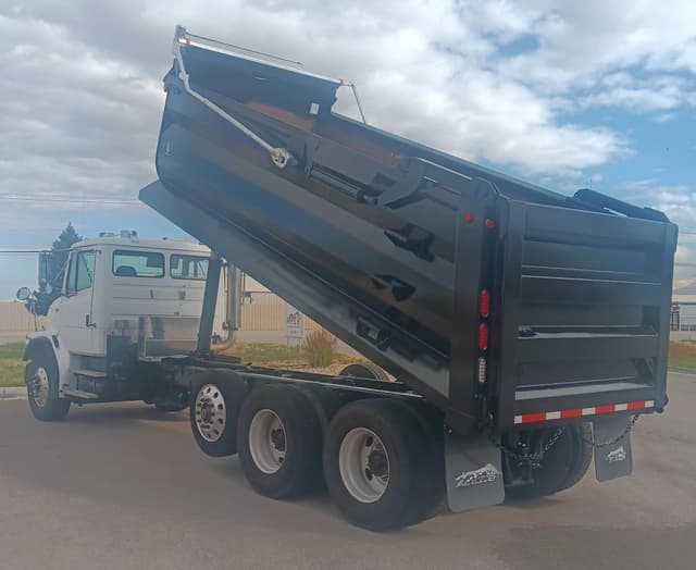 Image of Freightliner FL112 equipment image 2